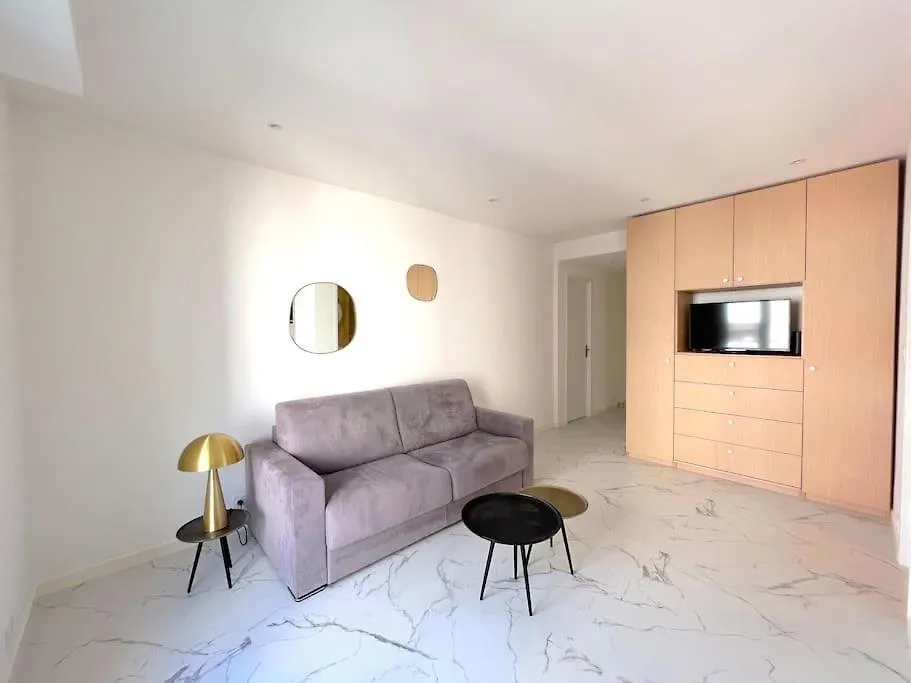 Joli Studio - Studio Neuf Terrasse Clim Wi-Fi 2 Min. Des Plages Antibes 0*,  France