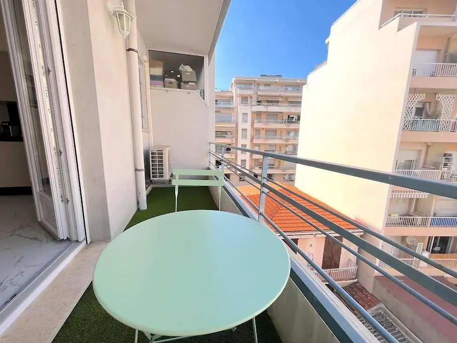 Joli Studio - Studio Neuf Terrasse Clim Wi-Fi 2 Min. Des Plages Antibes France